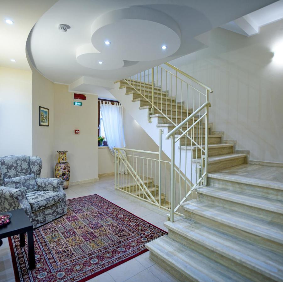 Flora Hotel Todi Zewnętrze zdjęcie